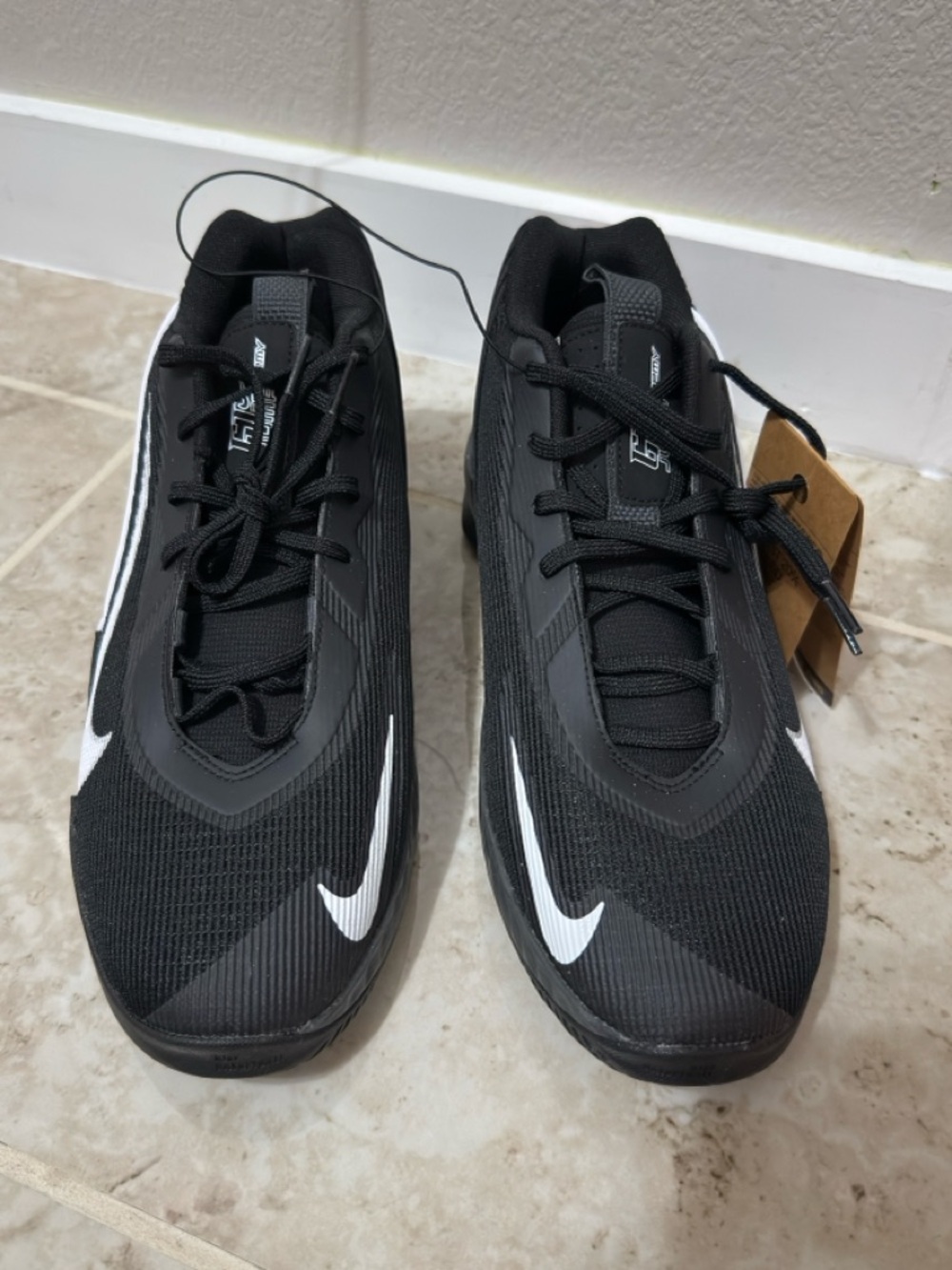 Nike Unisex  G.T. Jump Academy Basketball Shoes In Black/ White (Size M10/W11.5)